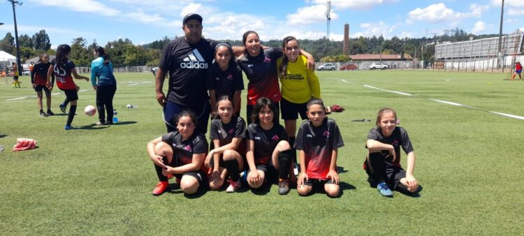 Equipo femenino de fútbol Estrellas de la Patagonia va por el título en Villarrica