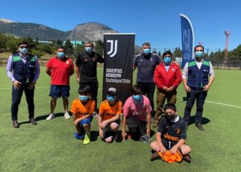 ALCALDE CARLOS GATICA FIRMA CONVENIO CON JUVENTUS ACADEMY CHILE PARA PROGRAMA DEPORTIVO EN LA COMUNA