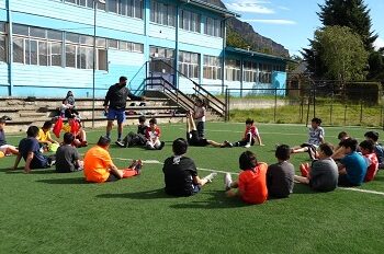 ESCUELAS ABIERTAS: MÁS DE UN CENTENAR DE PERSONAS PARTICIPAN DE LOS TALLERES DEPORTIVOS Y CULTURALES