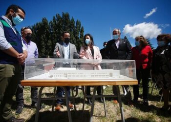 BIENES NACIONALES ENTREGA CONCESIÓN QUE PERMITIRÁ LA REPOSICIÓN DE LA ESCUELA ESPAÑA
