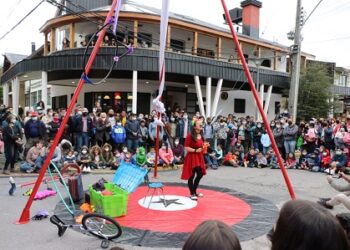 Exitoso Festival de las Artes de Aysén UACh 2022 se realizó en Coyhaique con la inauguración de un escenario móvil