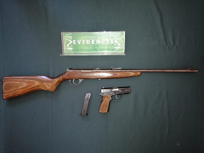 Carabineros de Coyhaique detuvo a sujeto e incauta arma a fogueo modificada, un rifle y recupera vehículo sustraído