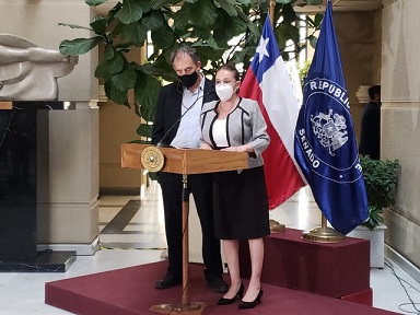 Senadora Órdenes: “Las salmoneras deben hacerse responsable de las externalidades negativas que generan en el país»