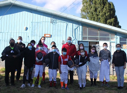 Entregan nueva implementación deportiva a Club Esgrima 14