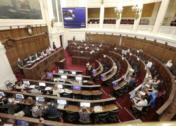 Con vértigo avanza elaboración de nueva Constitución Política de Chile