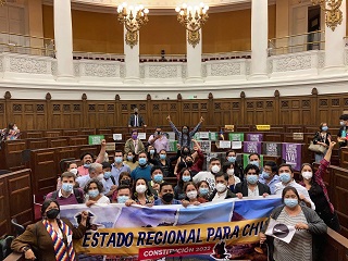 Convención Constitucional: Aprueban artículo sobre cooperación internacional de regiones y comunas autónomas de zonas fronterizas