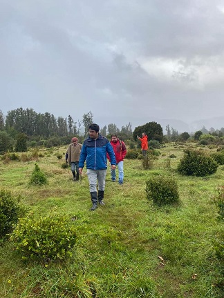 Alcalde Roncagliolo y autoridades del Agro visitaron a poblador del sector Palena Norte