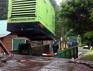Instalan generador de 200 kva en Puerto Raúl Marín Balmaceda