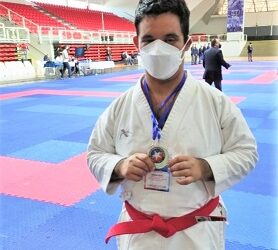 Aysenino logra clasificar al Panamericano de Parakarate 2022