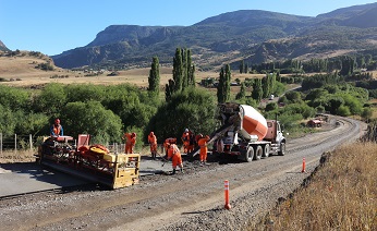 MOP INICIA PAVIMENTACIÓN DEL CAMINO CRUCE RUTA 7-ENSENADA VALLE SIMPSON