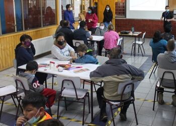 Masiva convocatoria de Vecinos del barrio Quebrada La Cruz en Taller de Diseño Participativo