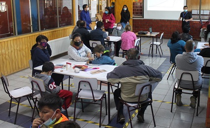 Masiva convocatoria de Vecinos del barrio Quebrada La Cruz en Taller de Diseño Participativo