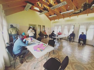 Vecinos del barrio Quebrada La Cruz participan en Talleres de Diseño Participativo de Futura Obra Paseo Mirador en el sector alto de Coyhaique