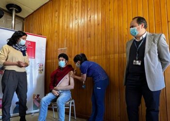 Educación y Salud lanzan campaña de vacunación contra influenza y covid 19 en escuela diferencial España