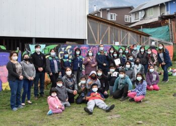 Comunidad de Villa Patagonia junto a la Mesa Comunal de Prevención de Violencia en Población Juvenil crean mural en Coyhaique