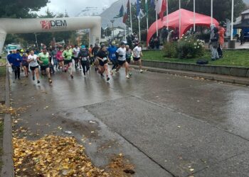 A pesar del frío y la lluvia coyhaiquinos son parte de la corrida familiar solidaria “Ayuda a Patagona Trail”