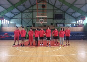 Club de Basquetbol Aysén estrena nuevos poleros y agradece apoyo de Empresas Bahamonde