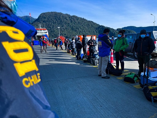 PDI, Adunas y Armada realizan nueva fiscalización en muelle de Puerto Chacabuco