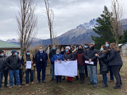 Entregan terreno para comenzar obras de reposición de posta de salud rural de Villa Cerro Castillo.