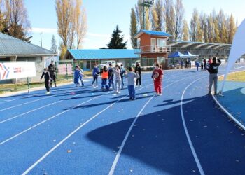 Niñas/os y jóvenes participaron en jornada de iniciación y control técnico de atletismo organizada por IND Aysén