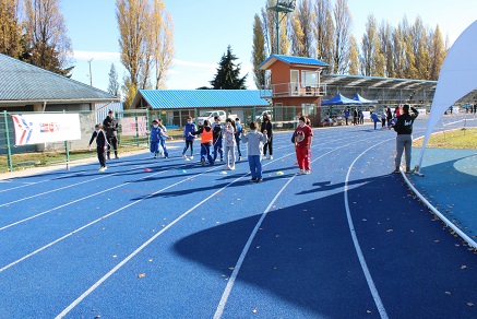 Niñas/os y jóvenes participaron en jornada de iniciación y control técnico de atletismo organizada por IND Aysén