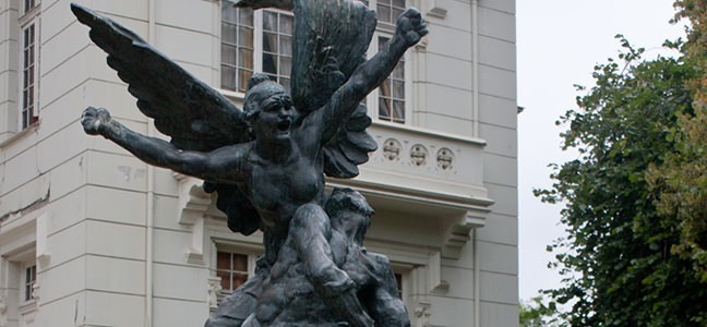 ¿Arturo Prat, Comunista ?