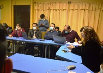 Transportes respondió a solicitudes y consultas de vecinos de Chile Chico en Mesa de Conectividad