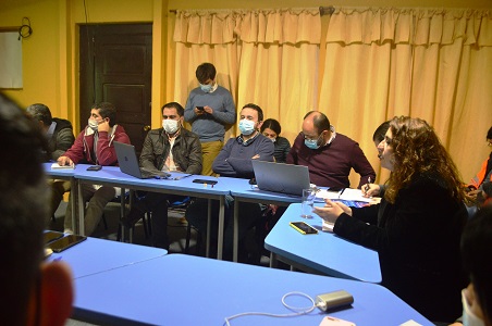 Transportes respondió a solicitudes y consultas de vecinos de Chile Chico en Mesa de Conectividad