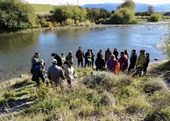La comunidad de Valle Simpson se une para monitorear y cuidar el río de la localidad