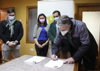 Alcaldes de Aysén y Coyhaique firman importante convenio de colaboración con Mindep-IND