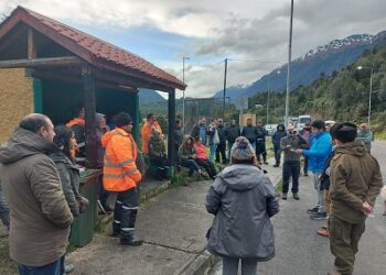 Con firma de acuerdo con autoridades trabajadores de Santa Fe deponen toma de ruta en Puyuhuapi