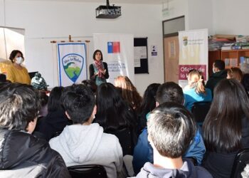 Liceo Altos del Mackay participa en talleres de prevención en violencia contra las mujeres