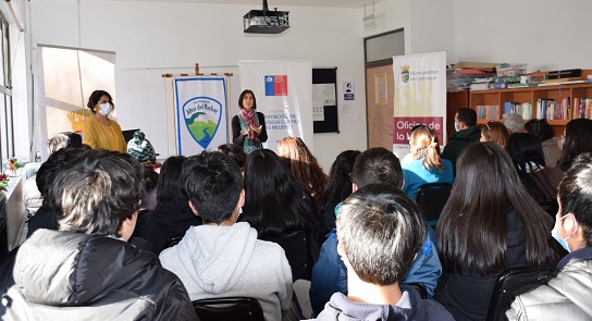 Liceo Altos del Mackay participa en talleres de prevención en violencia contra las mujeres