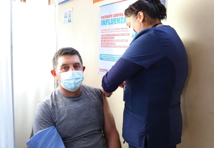 Exitoso operativo de vacunación se desarrolló en población Clotario Blest de Coyhaique