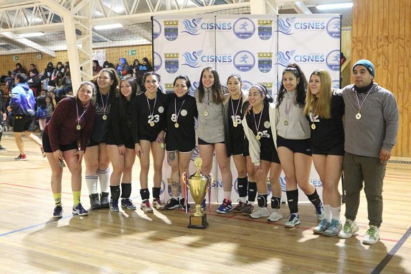 Con gran entusiasmo se realizó en Puerto Cisnes campeonato de Voleibol “Copa Calafate”
