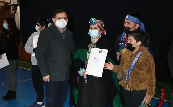 En Emotivo Encuentro 108 Familias de Puerto Aysén Recibieron las Escrituras de sus Viviendas