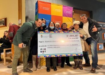 10 AGRUPACIONES CULTURALES RECIBIERON CHEQUES FICCOY