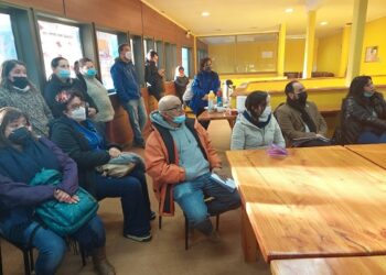 Salud mantiene contacto permanente con comunidad de Villa Mañihuales y avanza en compromisos con sus habitantes