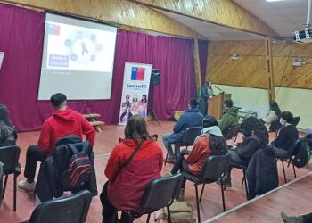 Circuito Intersectorial de Femicidio realiza taller de concientización de la violencia contra las mujeres en Puerto Cisnes
