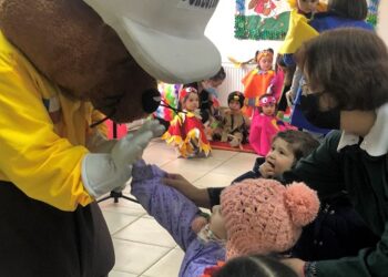 Forestín celebró su cumpleaños 46 con los niños del jardín Arcoíris