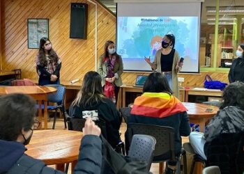 Jóvenes dialogan sobre ansiedad en activación regional organizada por INJUV