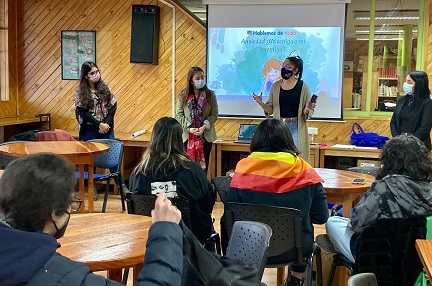 Jóvenes dialogan sobre ansiedad en activación regional organizada por INJUV