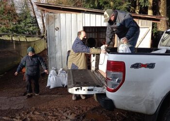 Empresas Bahamonde entregó Humus al vivero forestal de Conaf en Puerto Aysén