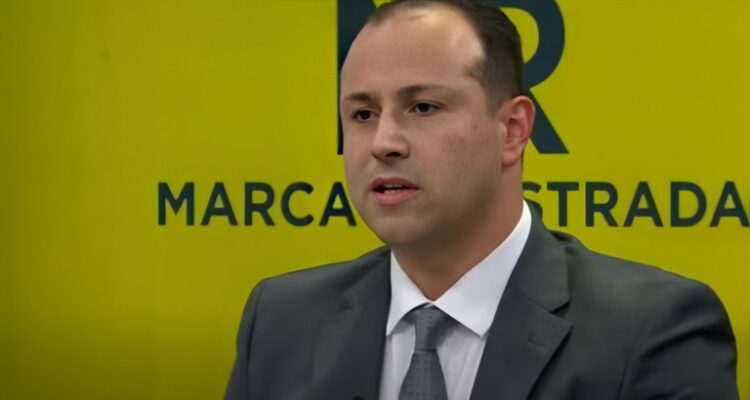 Un Héroe sin Capa: La Historia Capitán Rafael Harvey