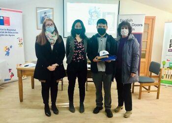 Mineduc premió a estudiantes&nbsp; de Aysén ganadores del Desafío de Microcuentos en Inglés “Spill the Ink 2021”