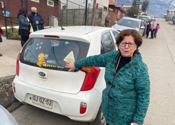 Agrupación de Ciegos de la Patagonia entregó adhesivos para sensibilizar a la comunidad
