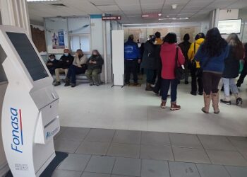 Usuarios del Hospital Regional Coyhaique cuentan con nuevo Tótem de Fonasa para facilitar acceso a trámites