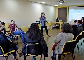 Participantes avanzan en su proceso de formación en la Escuela Mujer Emprende de SernamEG