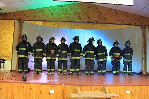 En solemne ceremonia reconocen a bomberos y bomberas de la comuna de Cisnes