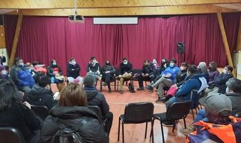 SEREMI DE VIVIENDA SE REÚNE CON VECINOS Y VECINAS DE PUERTO CISNES